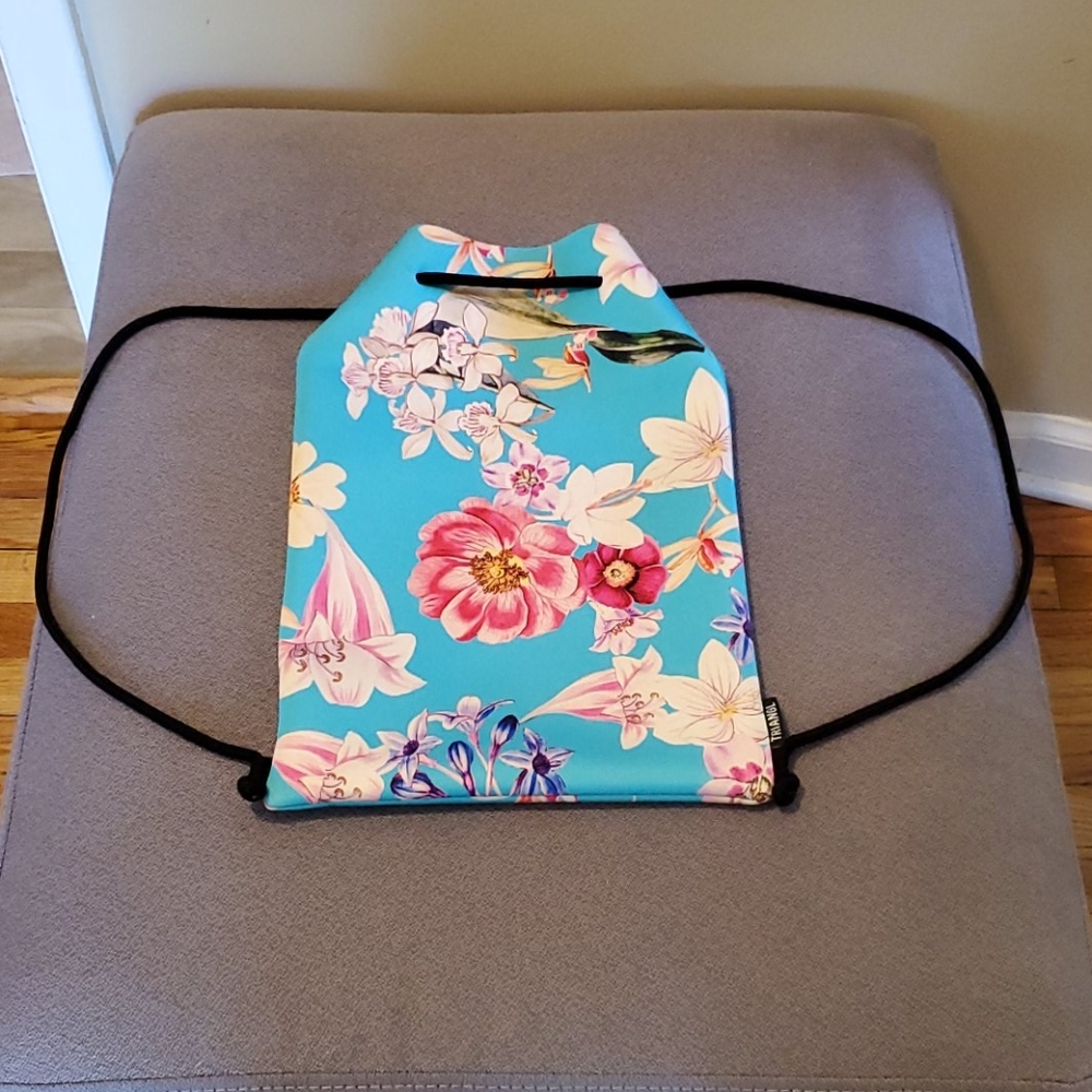 TRIANGL ▪︎ Floral Neoprene Drawstring Backpack EUC